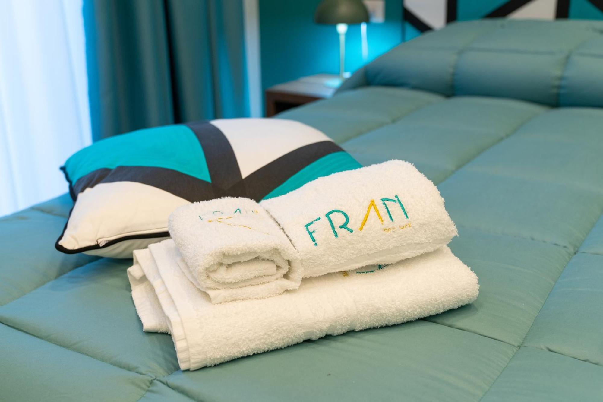 Fran City Suite Вико-Экуенсе Экстерьер фото